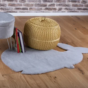 Illustration - Ihr Experte für schönes Wohnen - Ein Teppich in einer Walform.